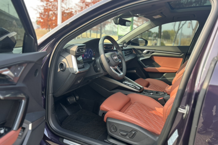 奥迪A3 2025款 Sportback 35TFSI 飞驰尊享型中控内饰7001