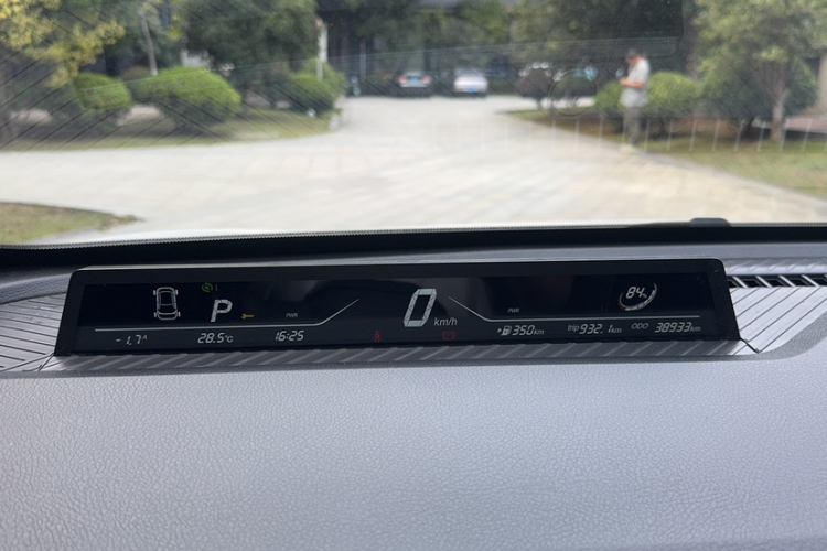 哪吒汽车 哪吒AYA 2023款 401 Lite中控内饰15