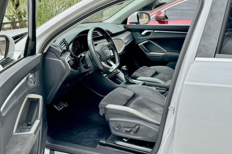 奥迪Q3 2021款 40 TFSI 时尚动感型中控内饰7001