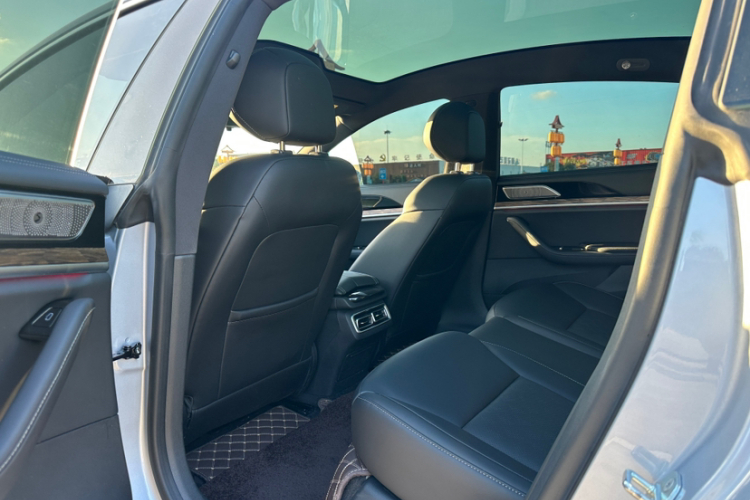 哪吒汽车 哪吒S 2023款 纯电 520km 后驱版中控内饰7011