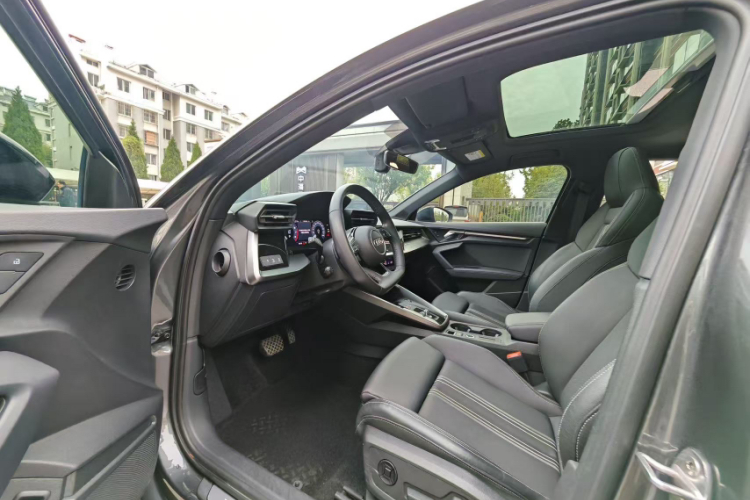 奥迪A3 2022款 A3L Limousine 35 TFSI 时尚运动型中控内饰7007
