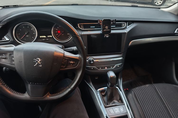 标致408 2015款 1.2T 自动豪华版中控内饰7005