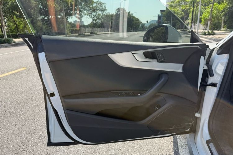 奥迪A5 2019款 Sportback 40 TFSI 时尚型中控内饰7006