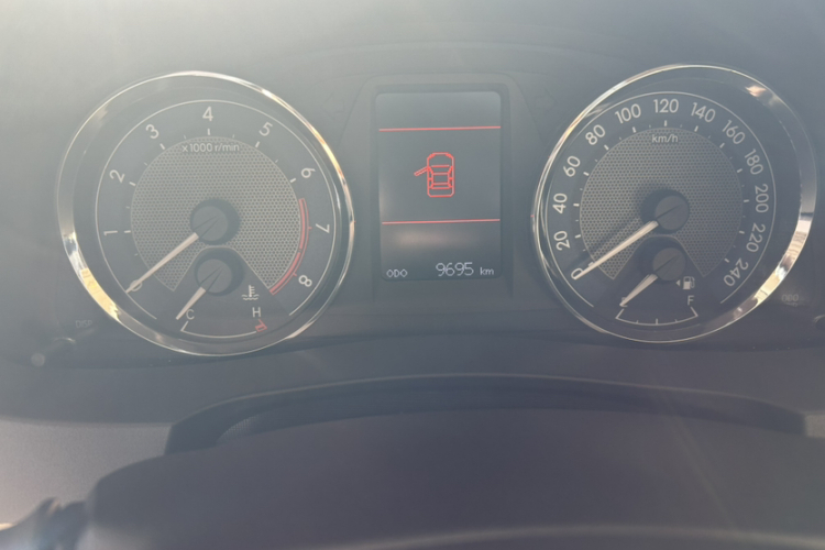 丰田 卡罗拉 2014款 1.6L CVT GL-i中控内饰15