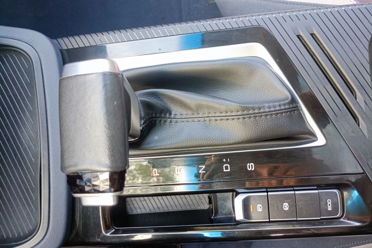 宝骏RM-5 2019款 1.5T CVT 24小时在线尊贵型 6座中控内饰7006