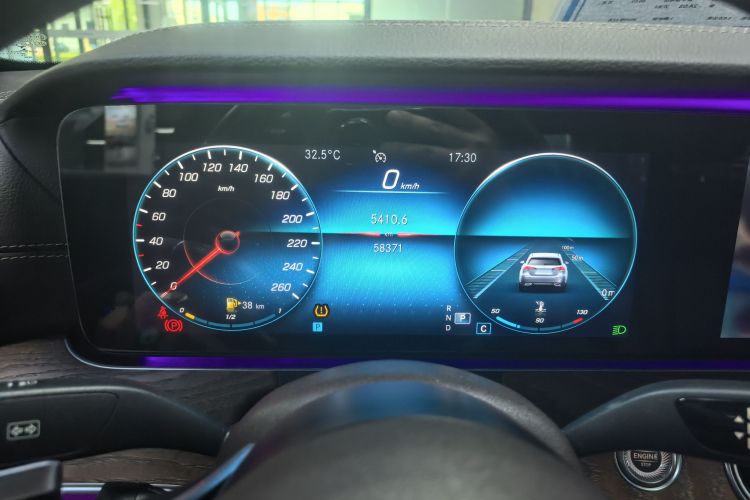 奔驰E级 2021款 E 300 L 尊贵型中控内饰15