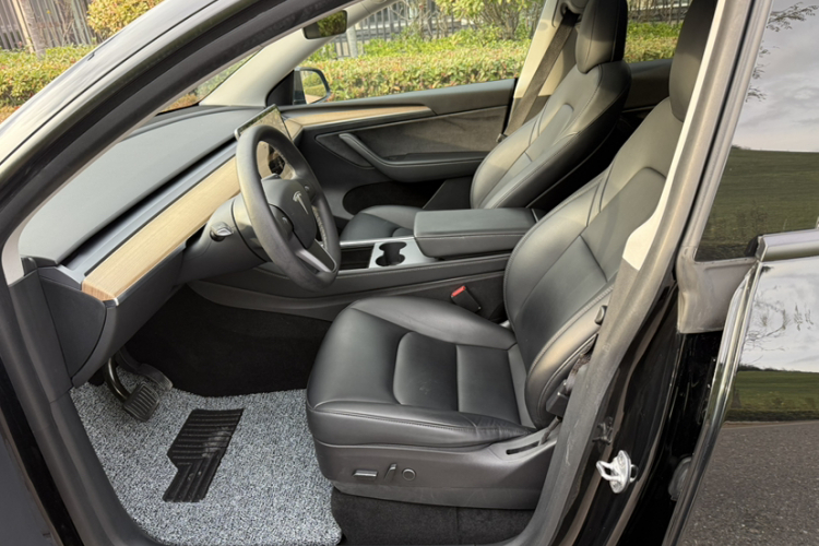 特斯拉 Model Y 2022款 后轮驱动版局部细节19