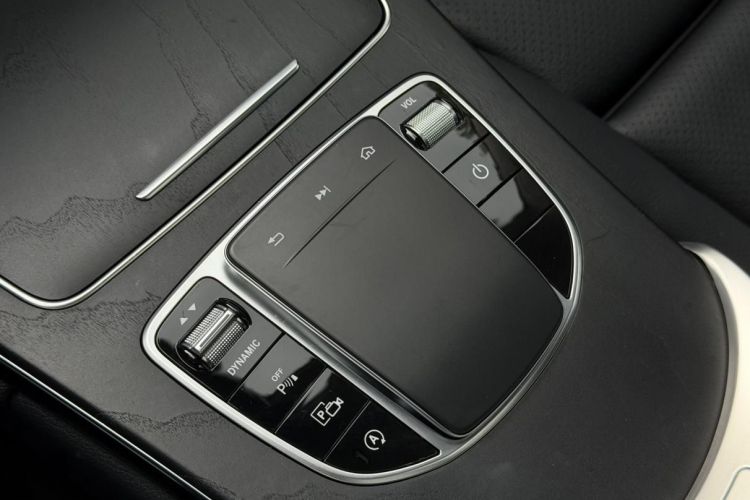 奔驰C级 2021款 C 200 L 时尚型运动版中控内饰7010