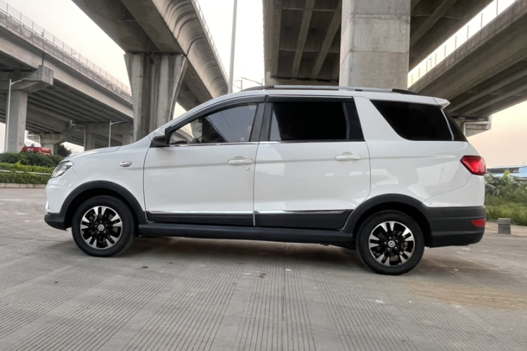 东风风光 风光370 2018款 S370 1.5L CVT豪华型 7座车身外观6009