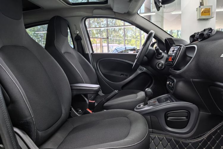 smart forfour 2016款 1.0L 52千瓦激情版中控内饰7004