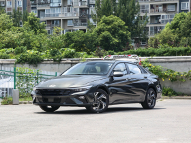 现代 伊兰特 2023款 1.5L CVT LUX尊贵版