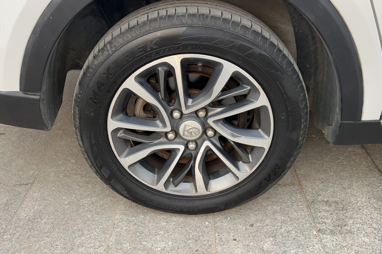 宝骏730 2017款 1.8L iAMT豪华型 7座车身外观6005