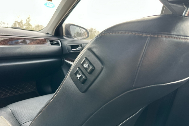 丰田 凯美瑞 2016款 2.0G 十周年纪念领先版中控内饰7005