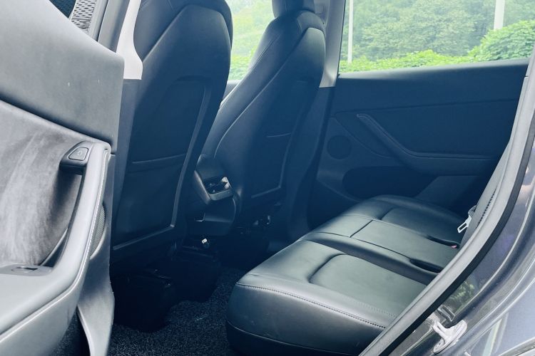 特斯拉 Model Y 2021款 长续航全轮驱动版中控内饰7005