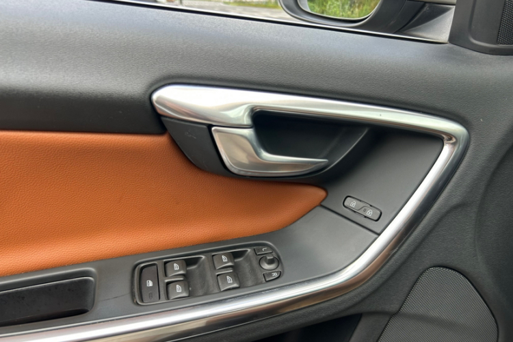 沃尔沃S60 2014款 S60L 2.0T 智远版中控内饰7002