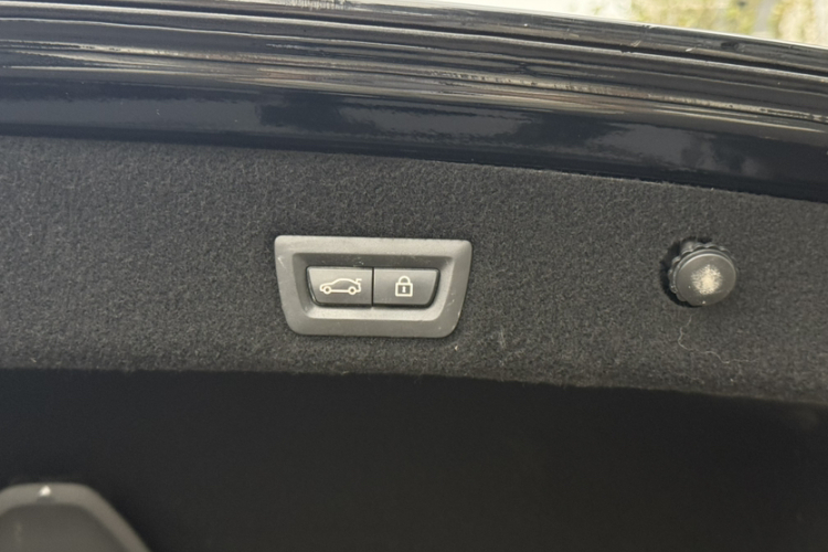 宝马7系 2017款 730Li 领先型局部细节9006