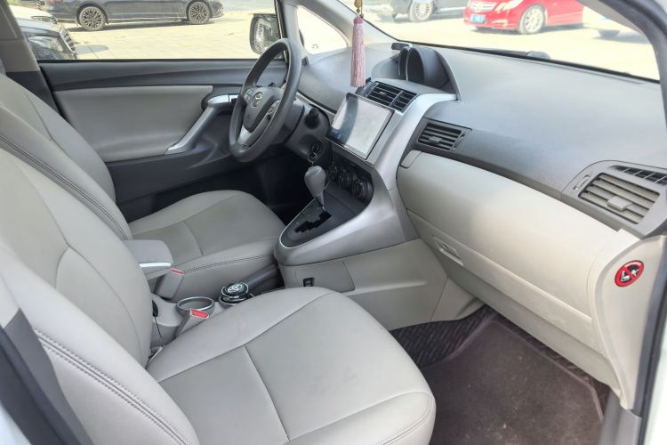 丰田 逸致 2015款 180E CVT跨界版中控内饰7015