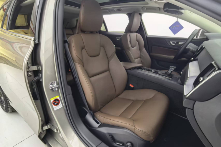 沃尔沃V60 2020款 T4 智逸豪华版中控内饰7007