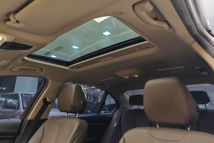 宝马3系 2018款 320Li 时尚型中控内饰7001