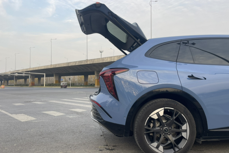 红旗天工06 2025款 660 四驱 智选版车身外观6002