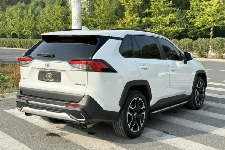 丰田 RAV4荣放 2020款 2.0L CVT两驱尊贵版车身外观6004