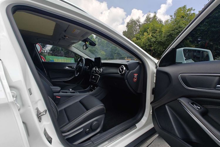 奔驰GLA 2018款 GLA 200 动感型中控内饰7006