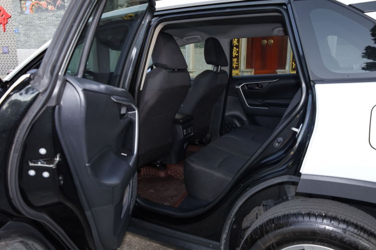 丰田 RAV4荣放 2023款 2.0L CVT两驱都市版中控内饰7004
