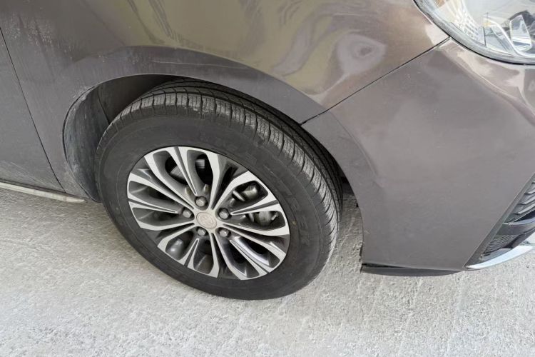 别克GL8 2023款 陆上公务舱 舒适型车身外观6006