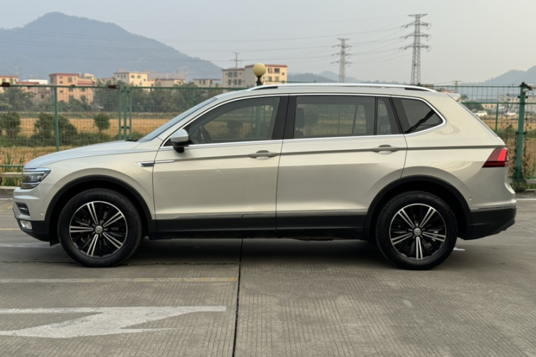 大众 途观L 2017款 330TSI 自动两驱旗舰版车身外观6003