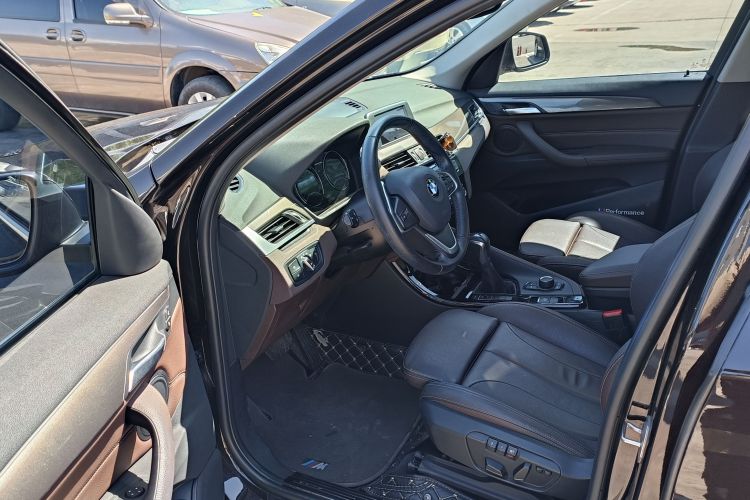 宝马X1 2019款 sDrive18Li 尊享型中控内饰7003