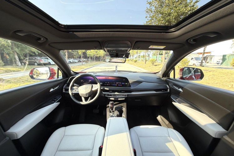 凯迪拉克XT4 2024款 28T 两驱尊贵型中控内饰7004