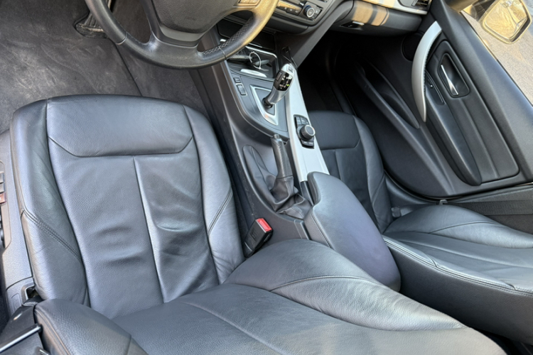 宝马3系 2014款 320i 时尚型中控内饰7013