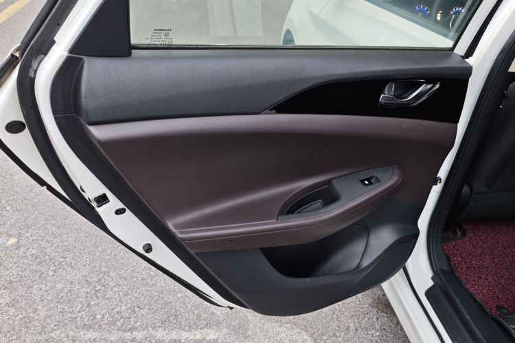 长安 逸动DT 2019款 1.6L 手动舒享型 国VI中控内饰7007