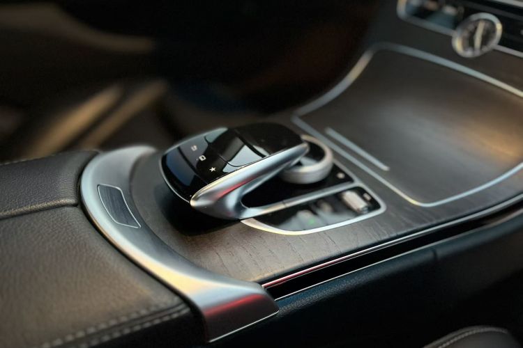 奔驰C级 2015款 C 200 L 运动型中控内饰7008