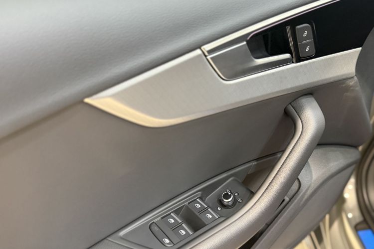 奥迪A4(进口) 2024款 Avant 40 TFSI 时尚运动型中控内饰7008