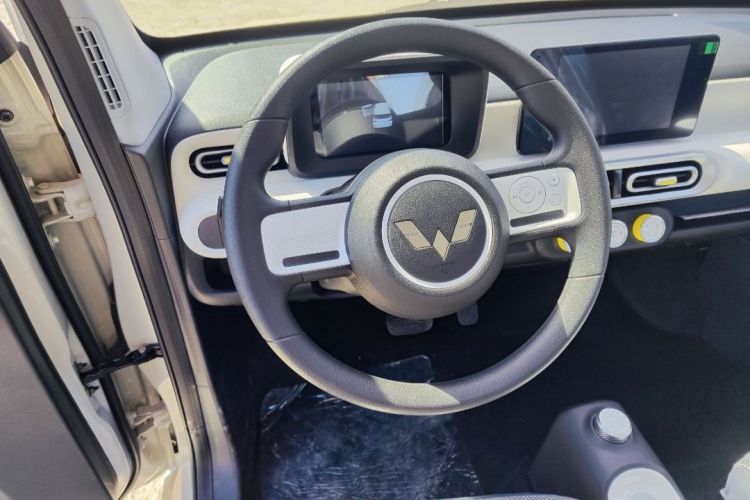 五菱汽车 宏光MINIEV 2024款 第三代 215km 进阶版中控内饰7002