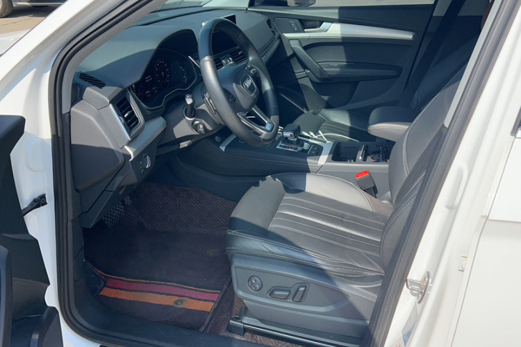 奥迪Q5L 2020款 40 TFSI 荣享时尚型中控内饰7003