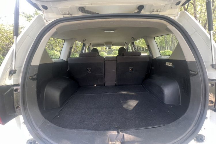 陆风X8 2014款 探索版 2.4L 汽油4X4豪华型中控内饰7008