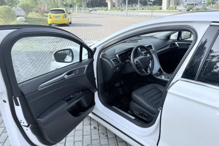 福特 蒙迪欧 2020款 EcoBoost 180 时尚型中控内饰7005
