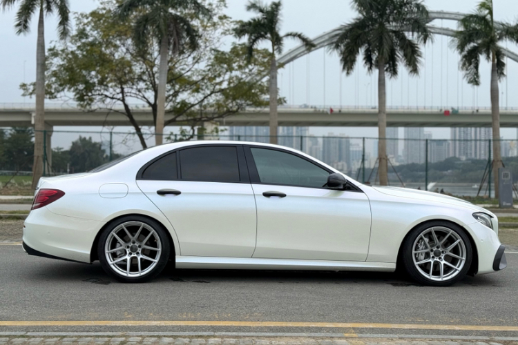 奔驰E级 2017款 E 200 运动型车身外观6004