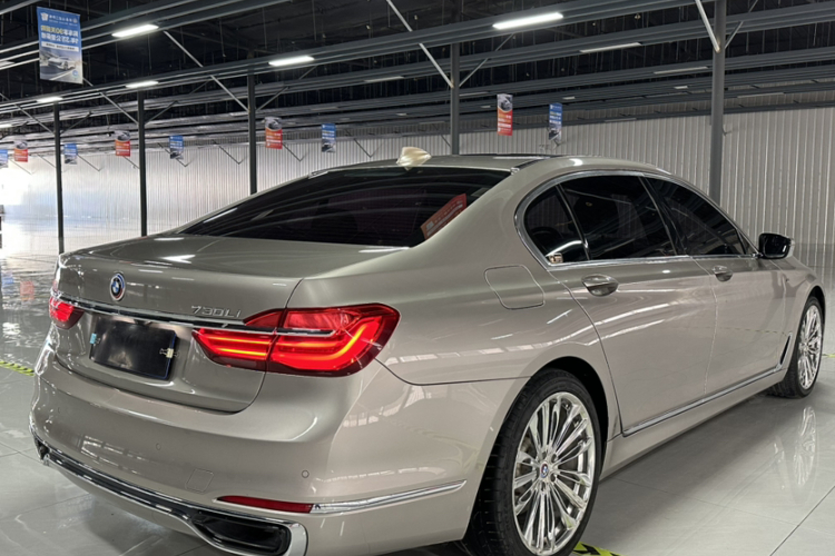 宝马7系 2018款 730Li 领先型 卓越套装车身外观6008