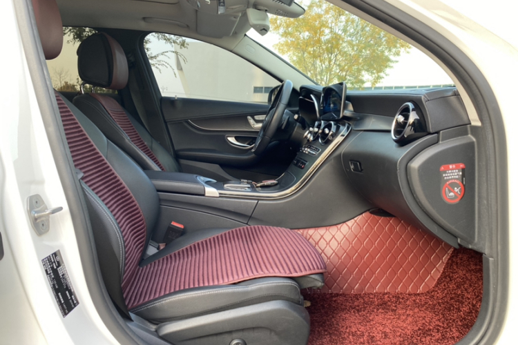 奔驰C级 2019款 改款 C 260 L 运动版局部细节41