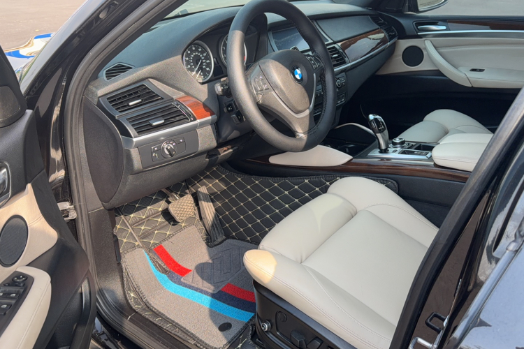 宝马X6（平行进口）中控内饰7001