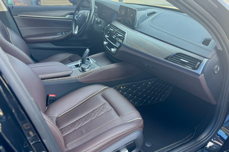 宝马5系 2019款 530Li 领先型 豪华套装中控内饰7002