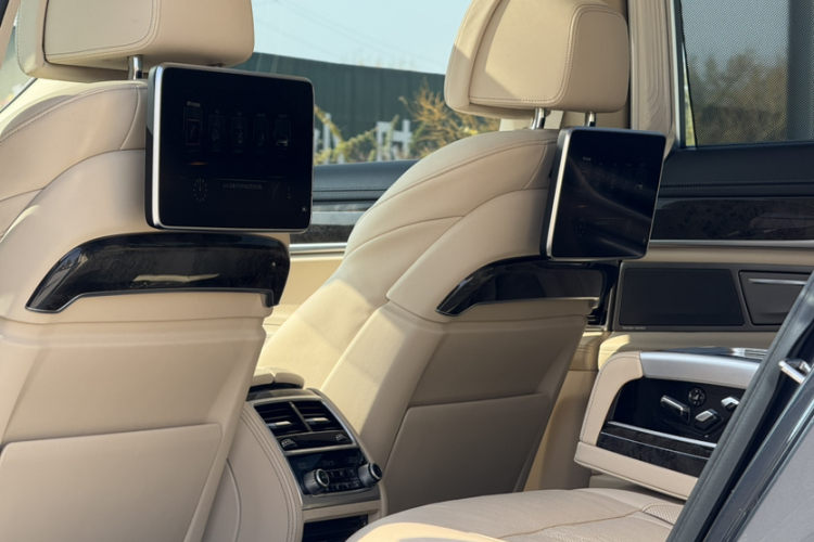 宝马7系 2016款 730Li 豪华型中控内饰7015