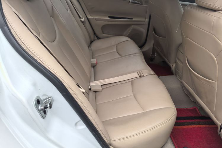 荣威350 2015款 1.5L 手动豪华天窗版中控内饰7010