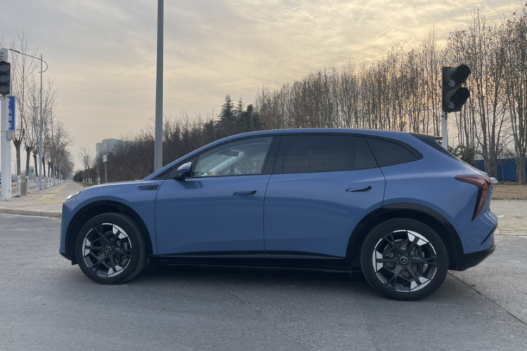 红旗天工06 2025款 660 四驱 智选版车身外观6009