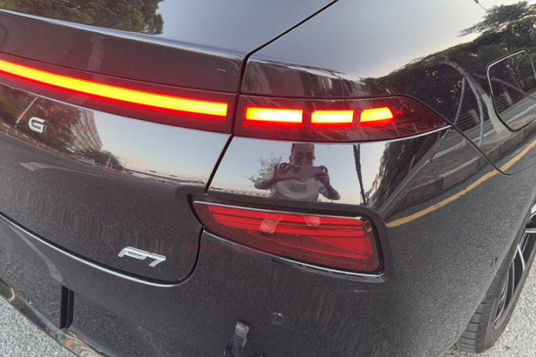 小鹏P7 2023款 586E车身外观6004