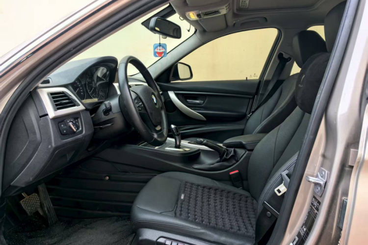 宝马3系 2015款 316Li 时尚型中控内饰7004