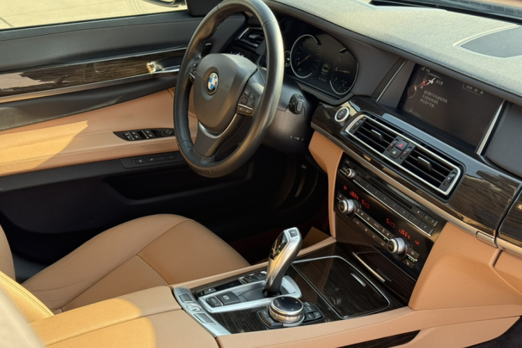 宝马7系 2014款 730Li 臻享型局部细节9012